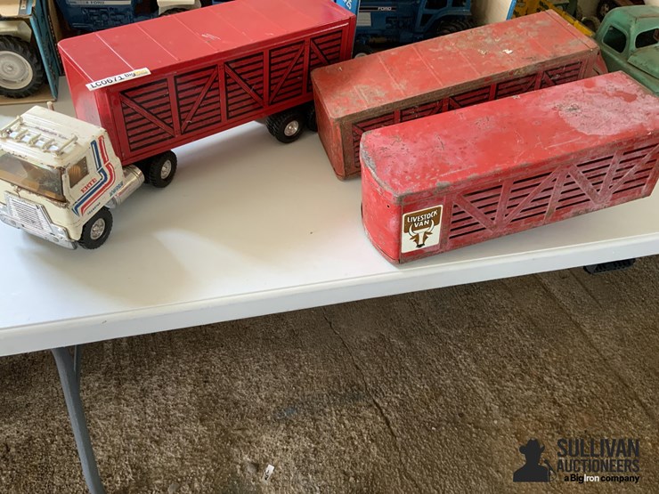 ertl-truck-w/trailers-image-1