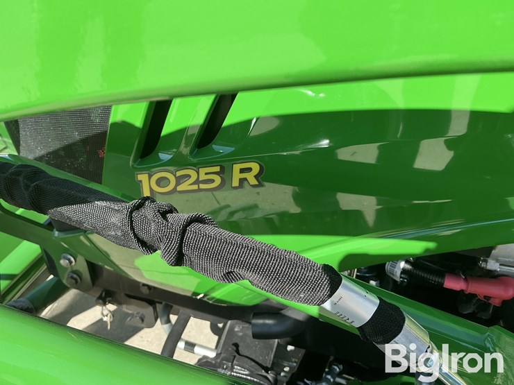 2021-john-deere-1025r-image-12