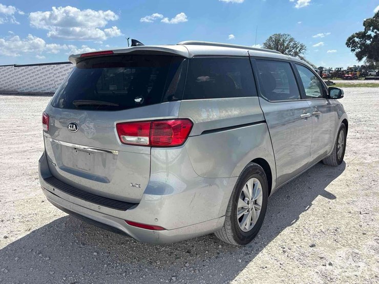 2016-kia-sedona-image-4