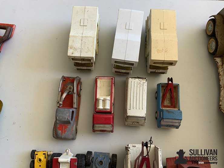 antique-tonka-tow-trucks-&-toys-image-7