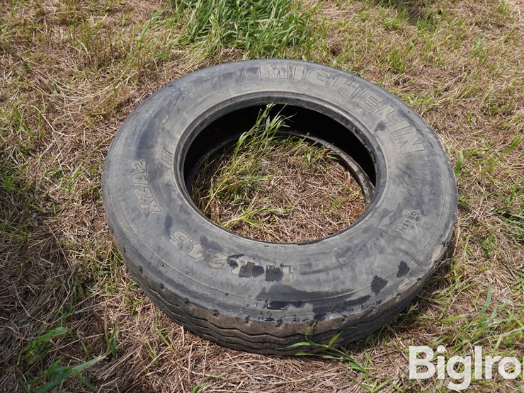 11r24.5-tire-image-3