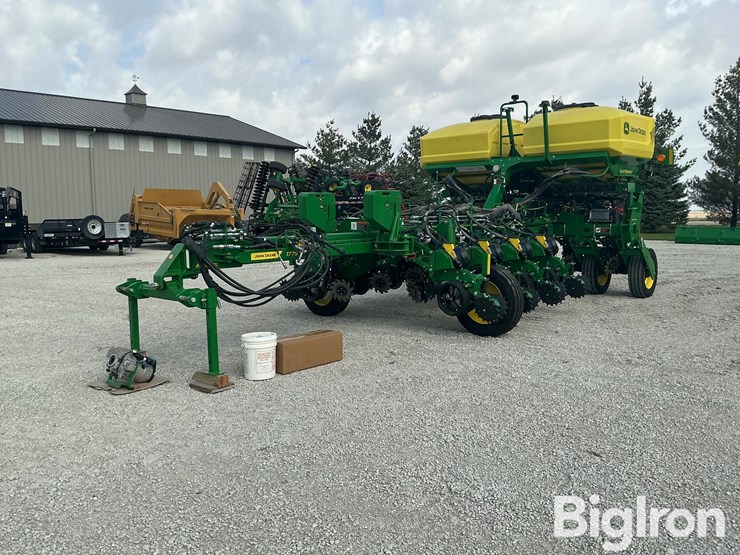 2022-john-deere-1775nt-image-1