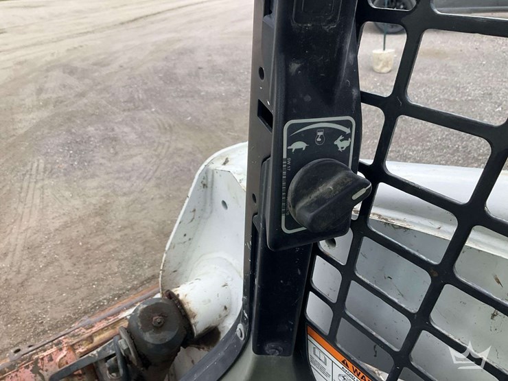 2022-bobcat-t740-image-16