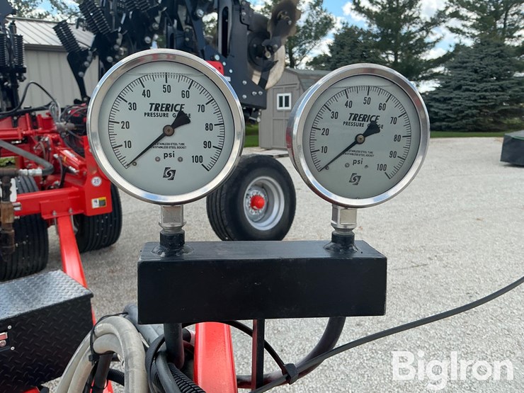 2017-kuhn-gladiator-1205-applicator-image-14