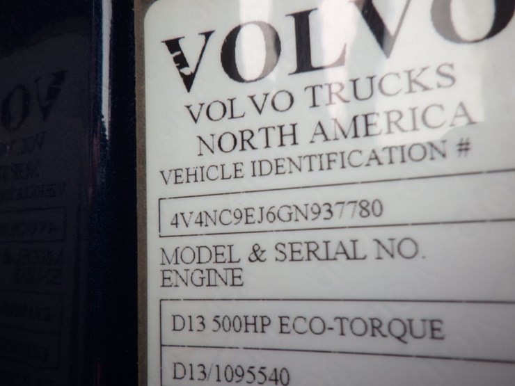 2016-volvo-vnl64t300-image-17