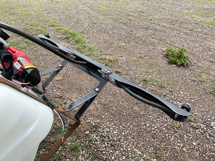 #4924-•-fimco-30-gallon-pull-type-sprayer-image-10