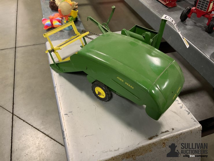 john-deere-pull-type-combine-toy-image-7