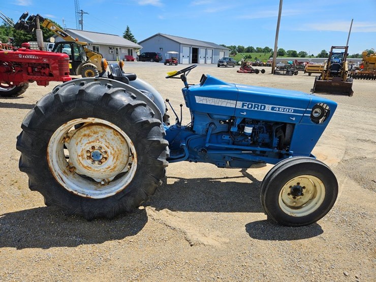 1980-ford-4600-image-6