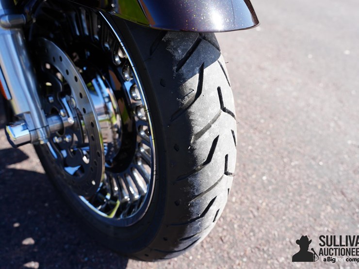 run-#10---2011-harley-davidson-flhx-motorcycle-image-16
