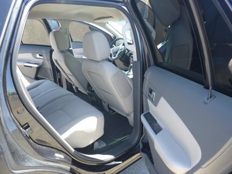 2013-ford-edge-image-8