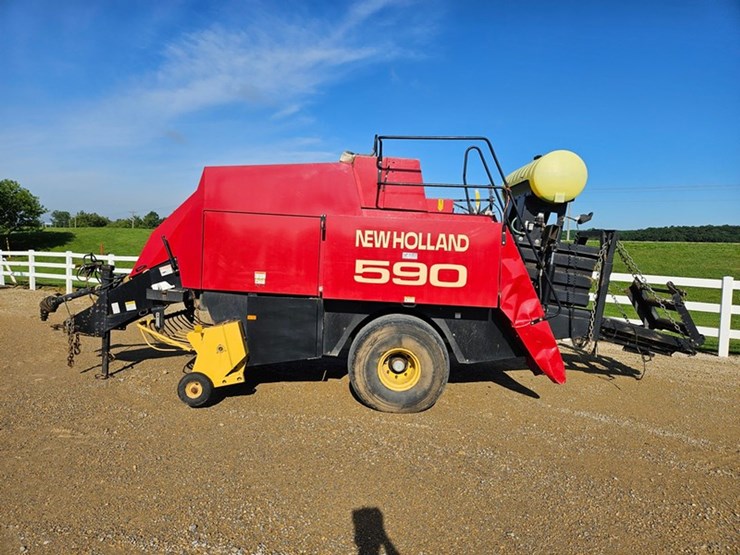new-holland-590-image-2