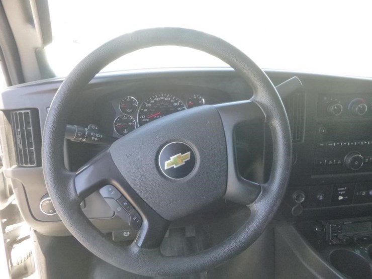 2016-chevrolet-express-3500-image-10