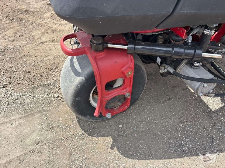 2015-toro-greensmaster-3300-triflex-commercial-greens-mower-image-13