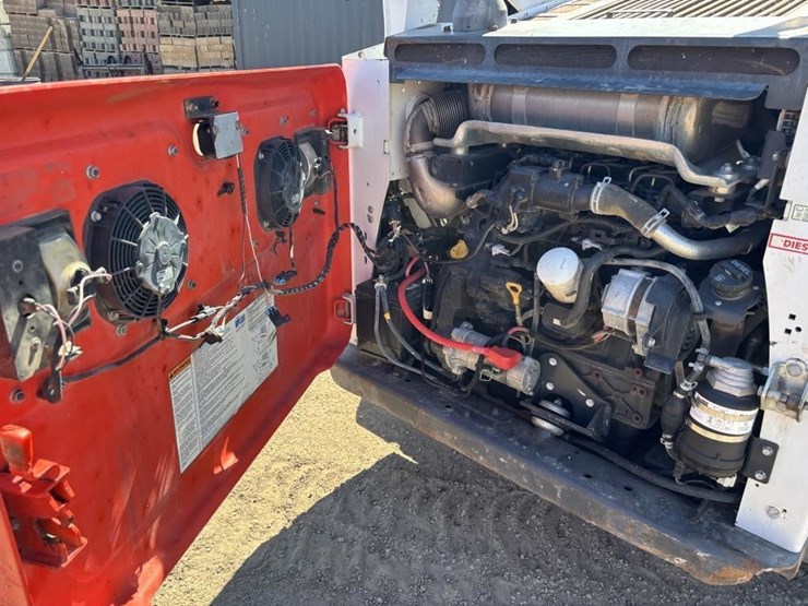 2019-bobcat-t770-image-35