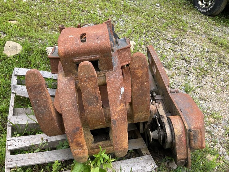 #144-•-rotobec-grapple-head-with-saw-image-4