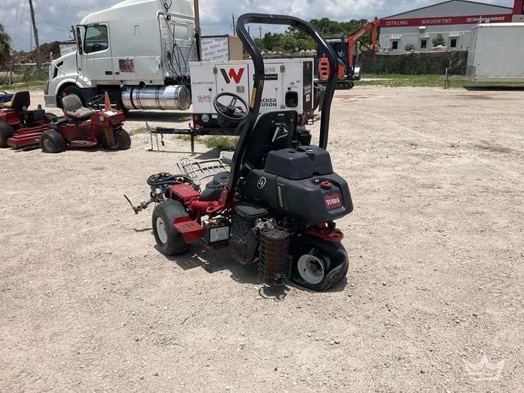 2015-toro-greensmaster-3300-triflex-commercial-greens-mower-image-6