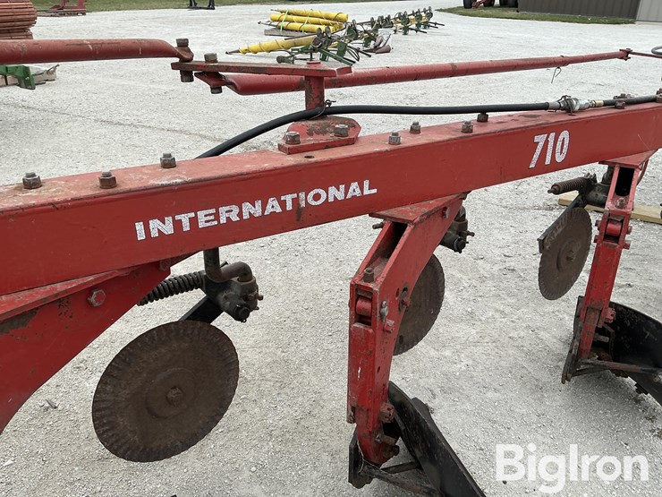 international-710-image-11