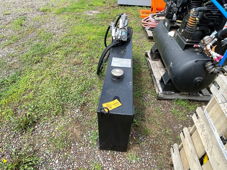 #4918-•-pickup-bed-fuel-tank-with-pump-image-4