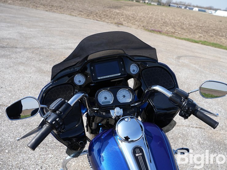 run-#11---2015-harley-davidson-road-glide-motorcycle-image-13
