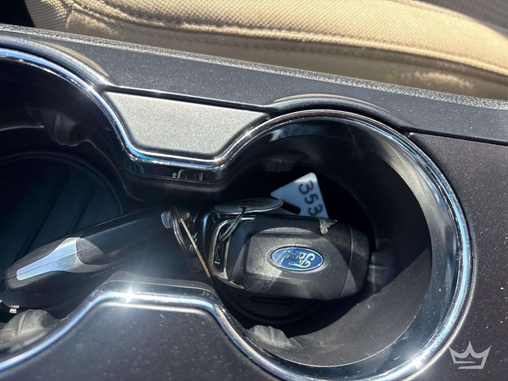 2016-ford-explorer-image-18