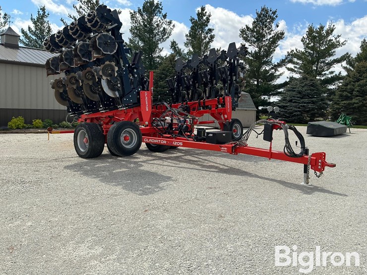 2017-kuhn-gladiator-1205-applicator-image-3