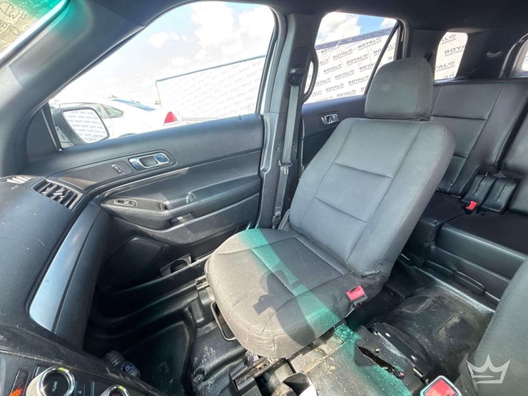 2018-ford-explorer-image-18