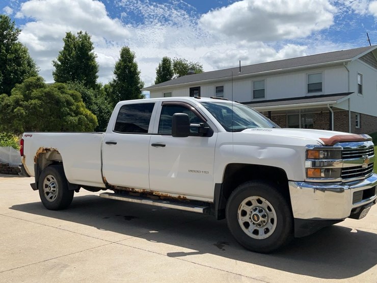 2015-chevrolet-3500-image-7