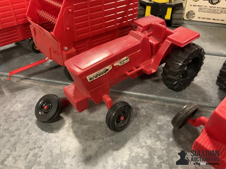 ertl-international-toy-tractors-&-wagons-image-4