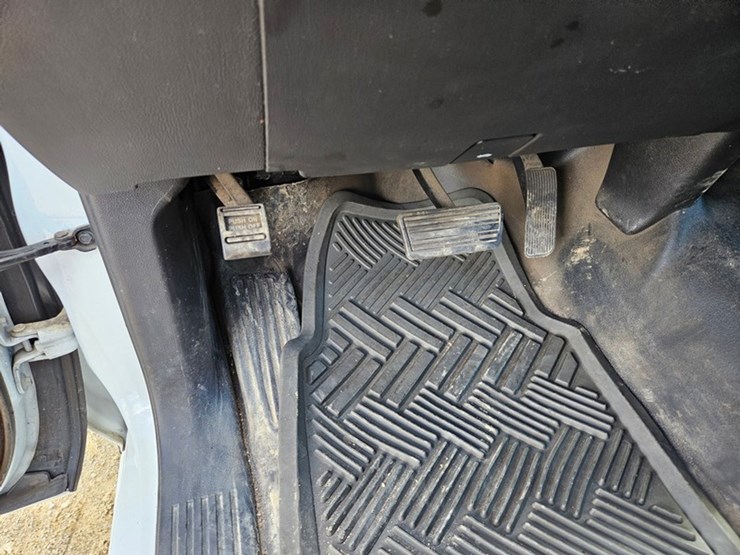 2018-chevrolet-2500-image-21