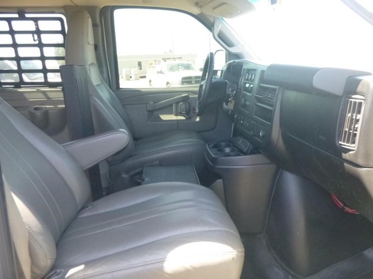 2016-chevrolet-express-3500-image-14