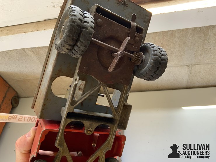 hubley-&-structo-toy-trucks-image-4