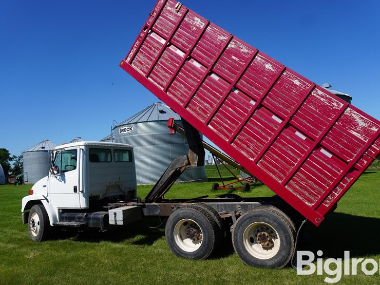 2001-freightliner-fl70-image-10