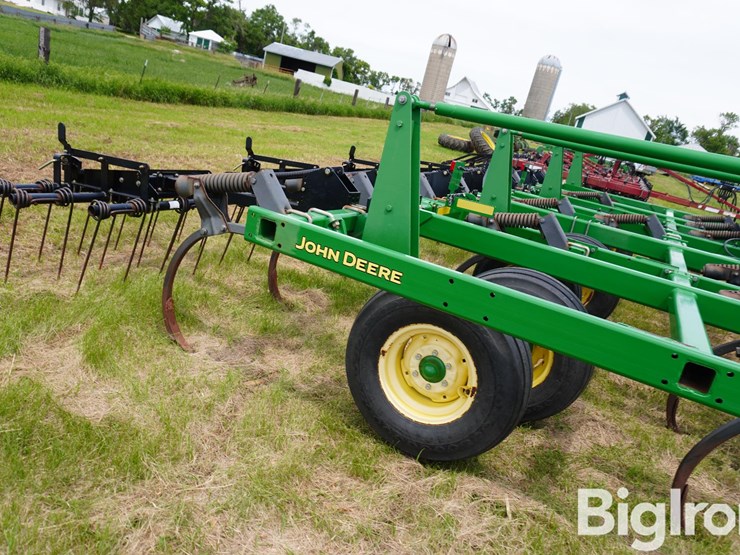 2013-john-deere-2410-image-18