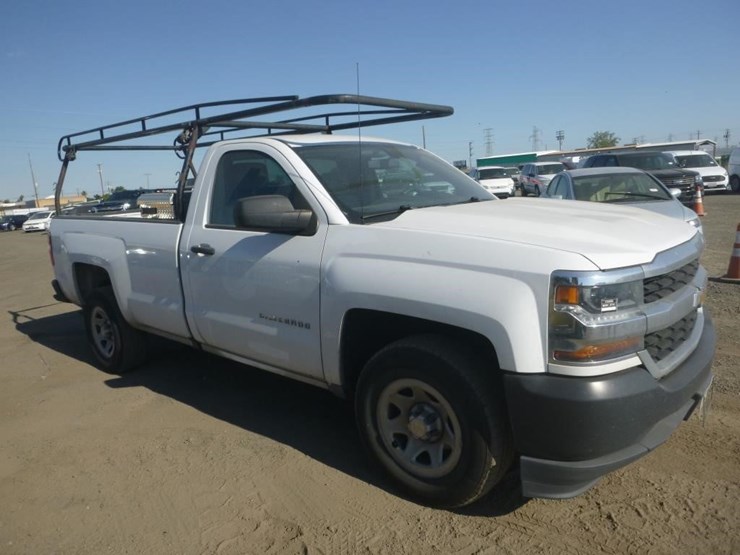 2018-chevrolet-1500-image-2