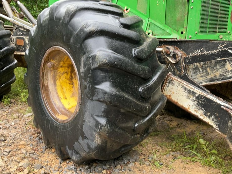 2015-deere-848h-image-36