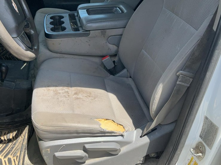 2015-chevrolet-3500-image-10