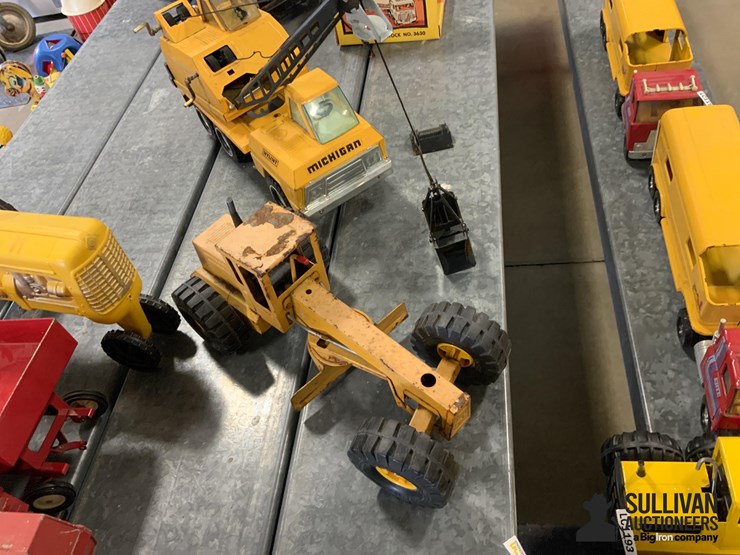 nylint-crane-&-road-grader-image-3