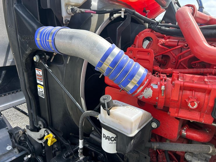2024-peterbilt-389-image-42