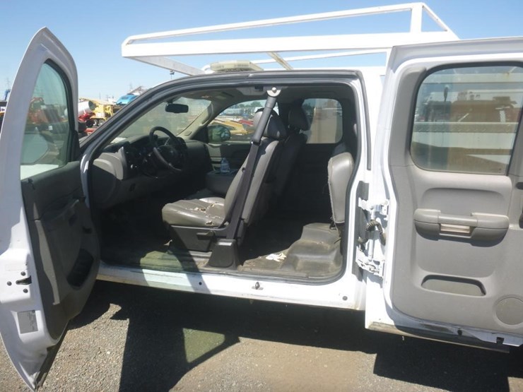 2011-chevrolet-2500-image-9