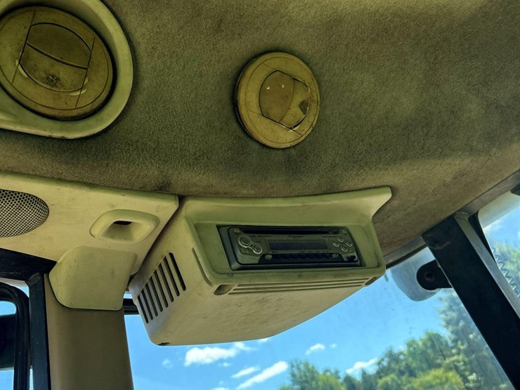 2004-john-deere-5520-image-4