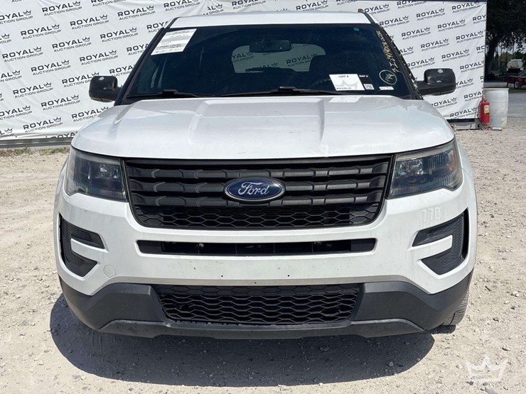 2018-ford-explorer-image-24