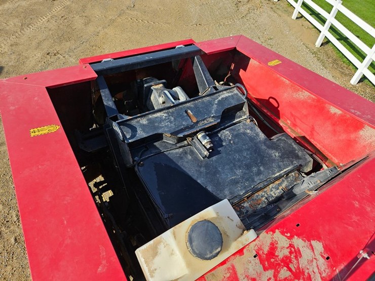 new-holland-590-image-21