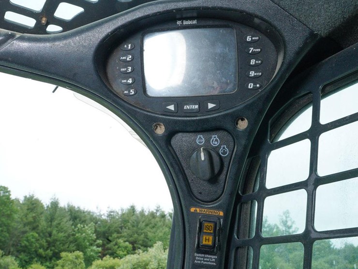 2015-bobcat-s650-image-37