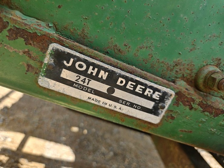 john-deere-24t-image-28