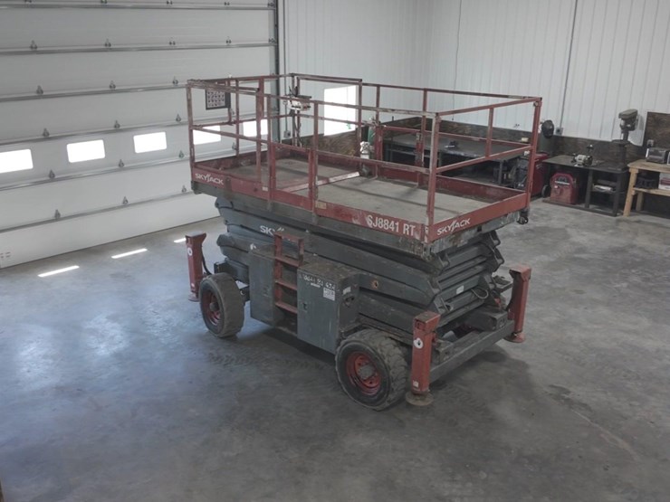 #105-•-2014-skyjack-sj884lrt-rough-terrain-scissor-lift-image-2