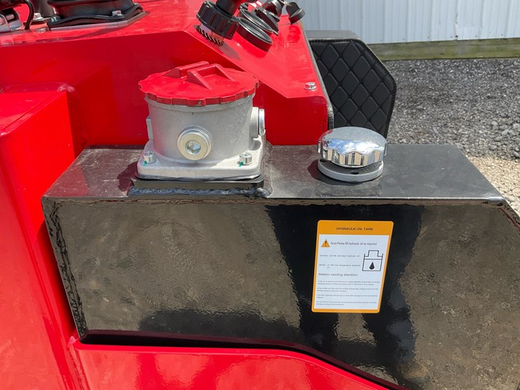 #1016-•-unused-sdlanch-ssl1500-tracked-mini-skid-steer-loader-image-32