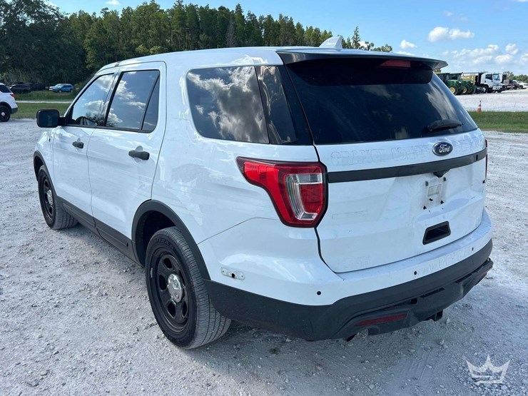 2016-ford-explorer-image-5