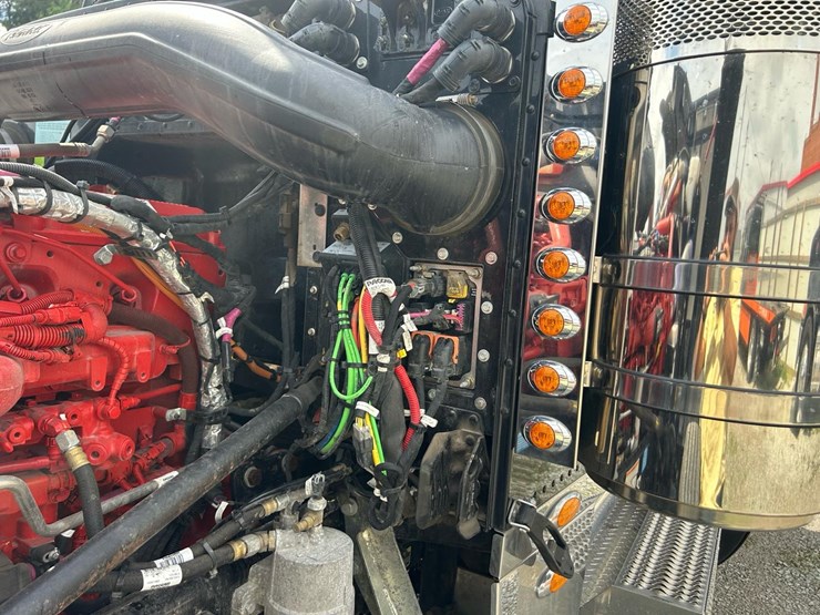 2024-peterbilt-389-image-46