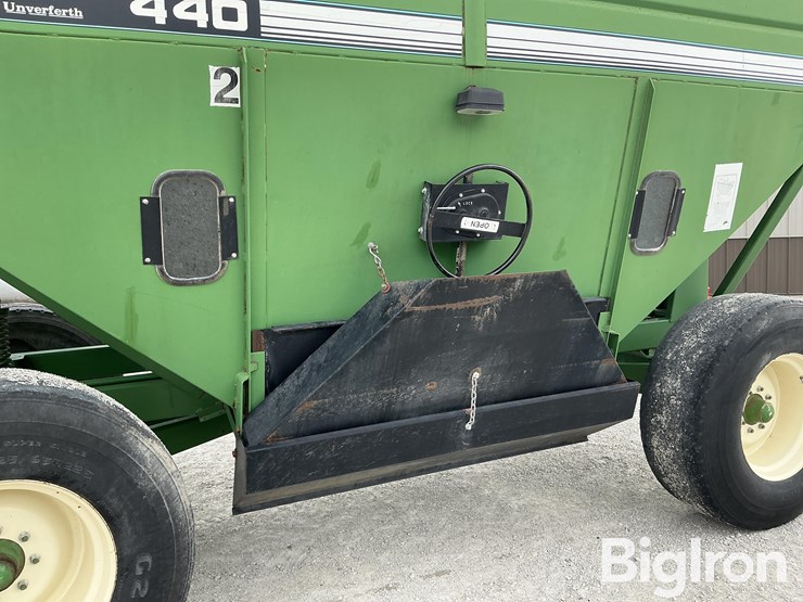 unverferth-brent-gt440-grain-wagon-image-17