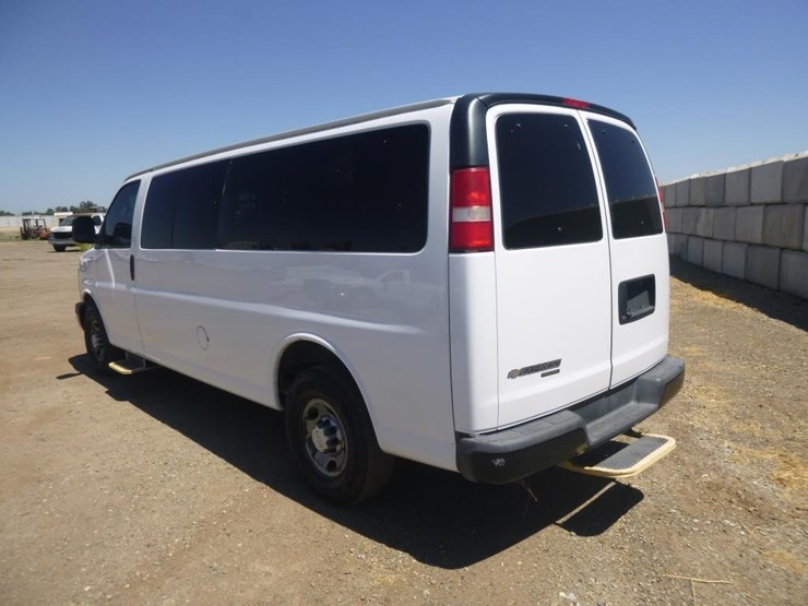 2016-chevrolet-express-3500-image-5